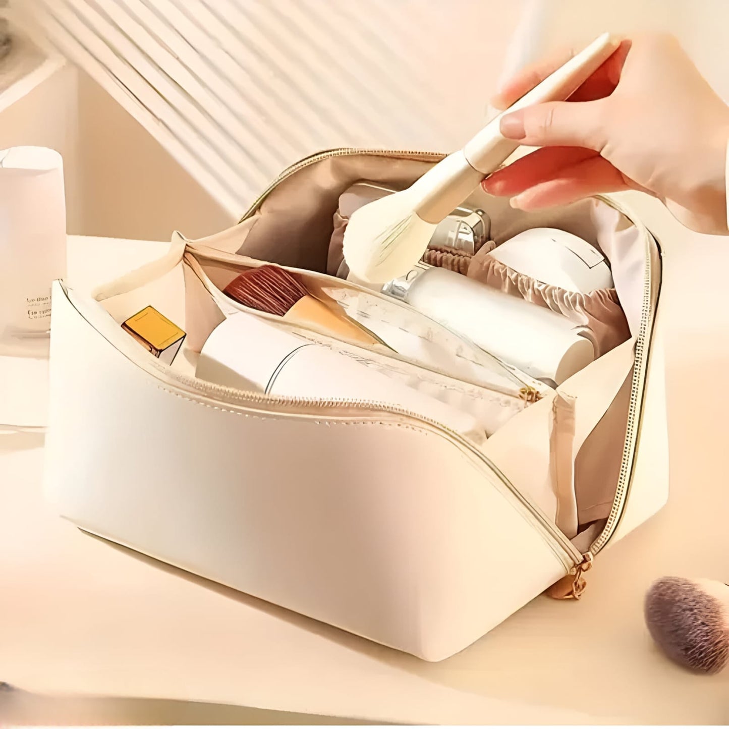 ELEGANT GLOW: CREAMY LUXE COSMATICS BAG